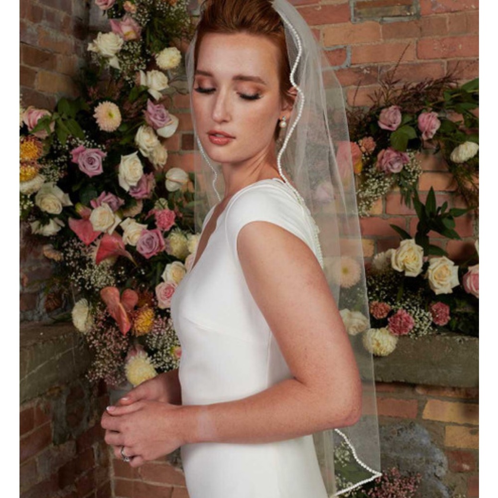 Fingertip Wedding Veil with Pearl Edge Envogue V2104SF